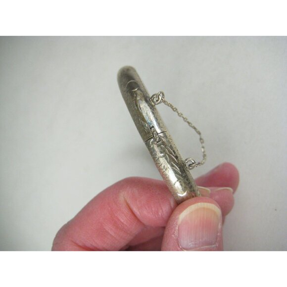 SU Thai Vintage 925 Sterling Silver Etched Bangle Bracelet Hinged Safety Chain - Picture 5 of 10